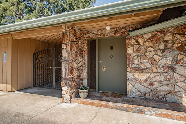 10 Donna Way, Central Point, OR 97502