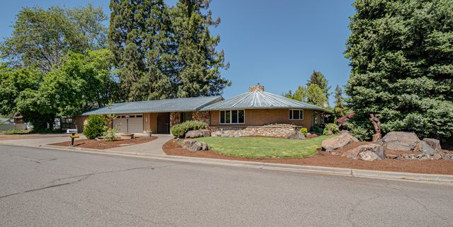 10 Donna Way, Central Point, OR 97502