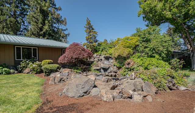 10 Donna Way, Central Point, OR 97502