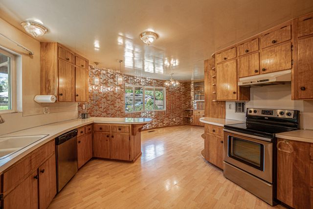 10 Donna Way, Central Point, OR 97502