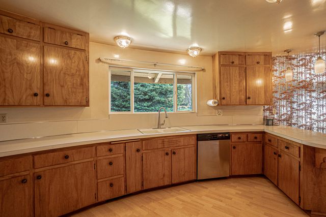 10 Donna Way, Central Point, OR 97502