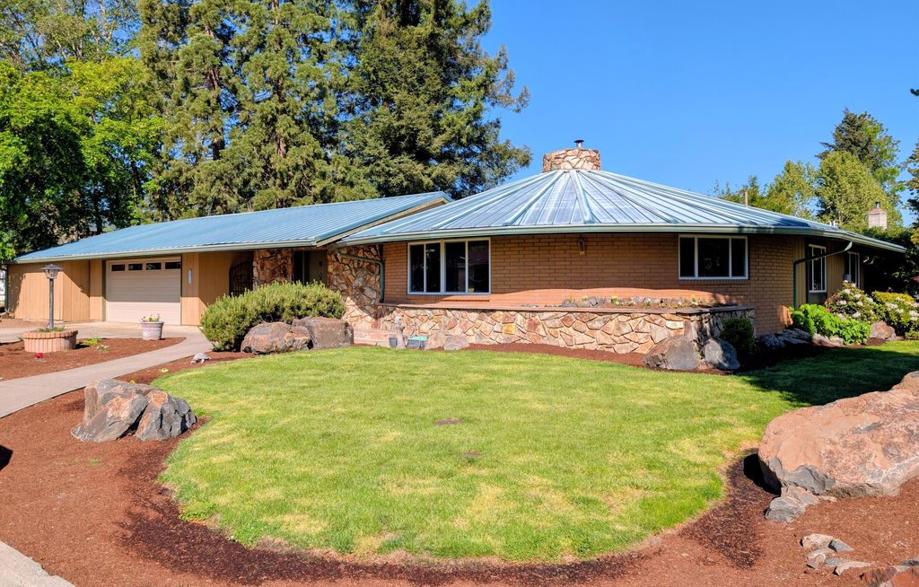 10 Donna Way, Central Point, OR 97502