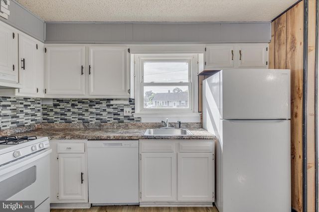 443 FLANDERS RD, Bellmawr, NJ 08031