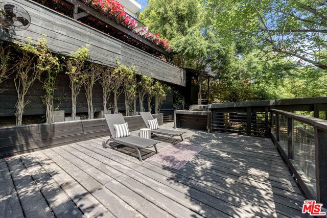 2300 Ronda Vista Drive, Los Angeles, CA 90027