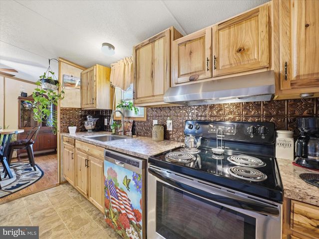 9595 GARLAND DR, Saint Thomas, PA 17252
