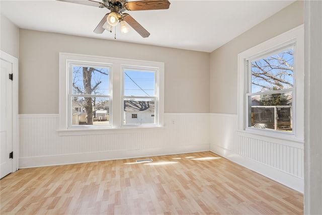 1047 Daniels Street NE, Cedar Rapids, IA 52402