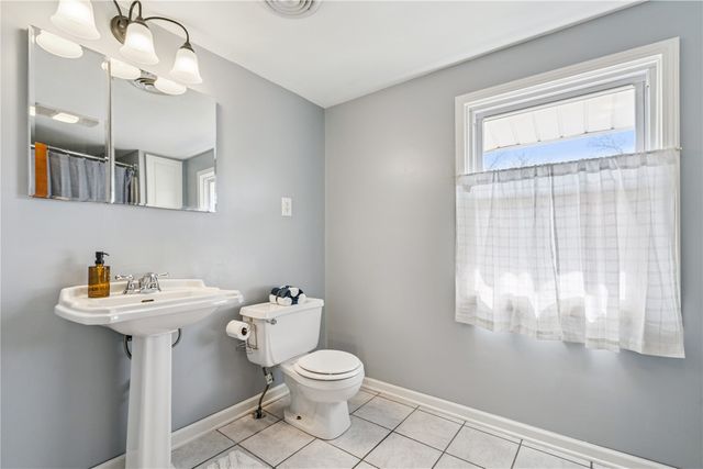 1047 Daniels Street NE, Cedar Rapids, IA 52402