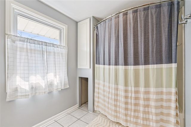 1047 Daniels Street NE, Cedar Rapids, IA 52402