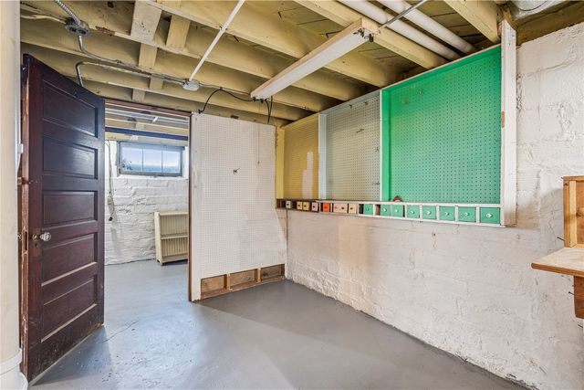 1047 Daniels Street NE, Cedar Rapids, IA 52402