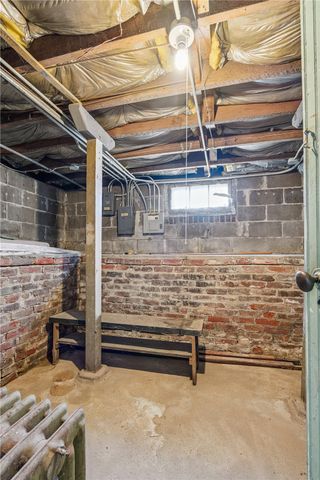 1047 Daniels Street NE, Cedar Rapids, IA 52402