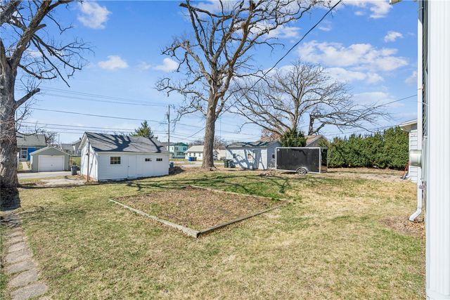 1047 Daniels Street NE, Cedar Rapids, IA 52402