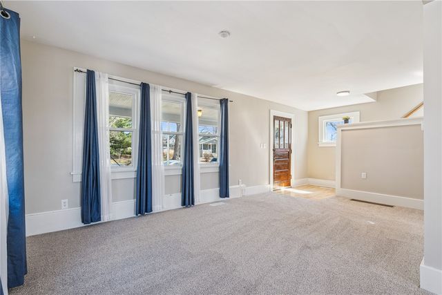 1047 Daniels Street NE, Cedar Rapids, IA 52402