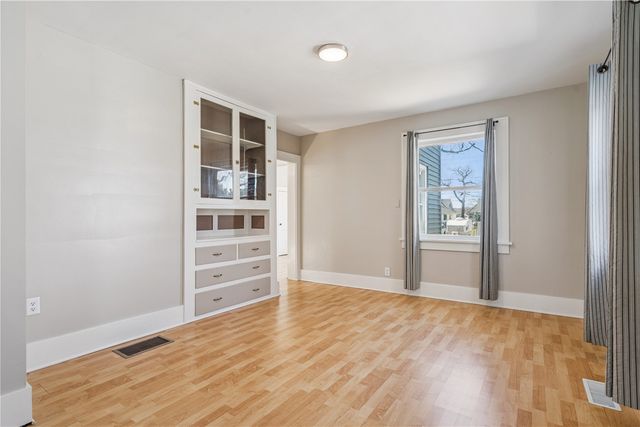 1047 Daniels Street NE, Cedar Rapids, IA 52402