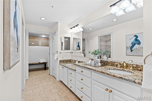 750 S Hanley Road 56, Clayton, MO 63105