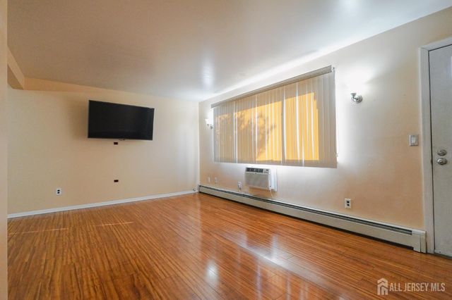 733 Cricket Lane, Woodbridge Proper, NJ 07095