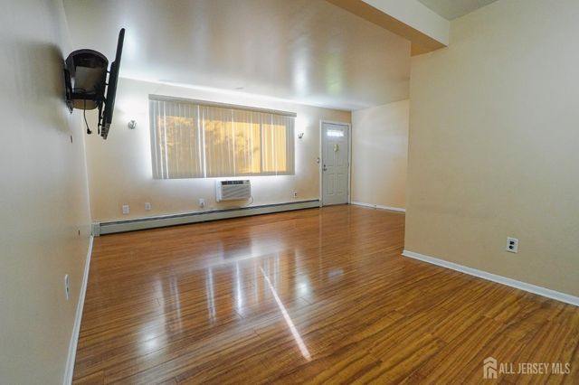 733 Cricket Lane, Woodbridge Proper, NJ 07095