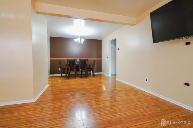 733 Cricket Lane, Woodbridge Proper, NJ 07095