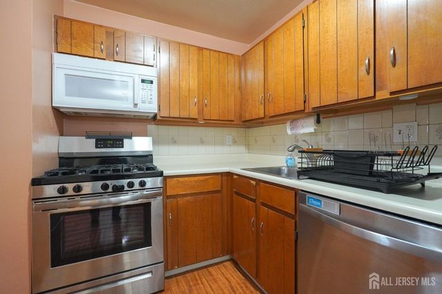 733 Cricket Lane, Woodbridge Proper, NJ 07095