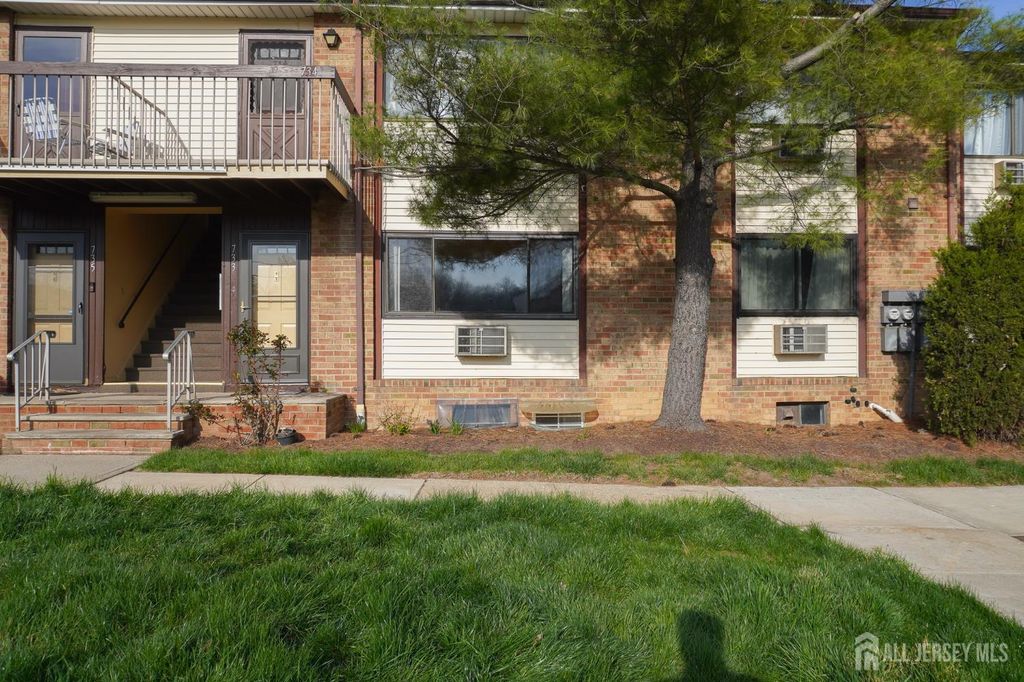 733 Cricket Lane, Woodbridge Proper, NJ 07095