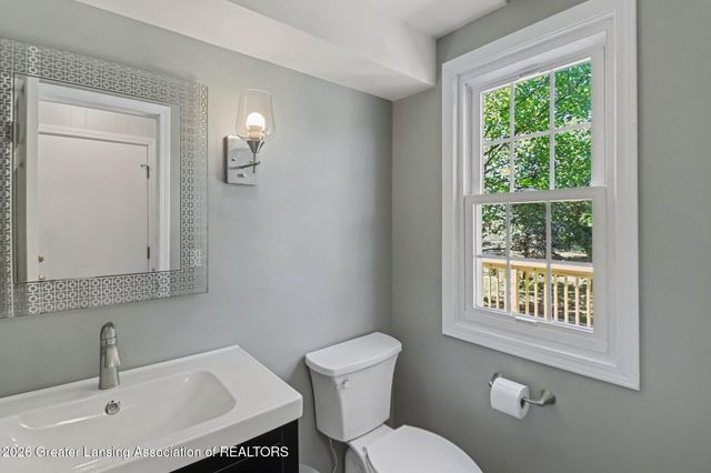 1131 Hillgate Way, Lansing, MI 48912
