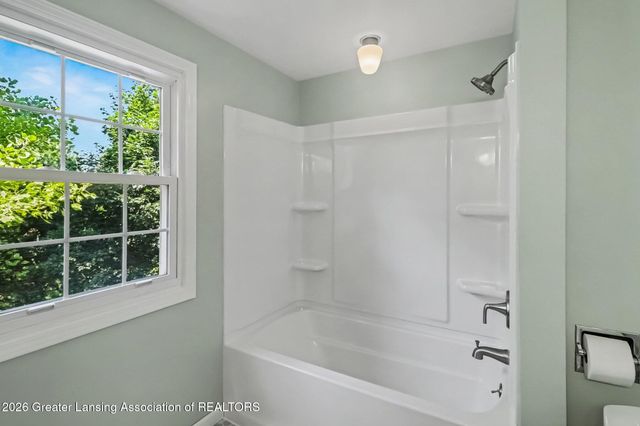 1131 Hillgate Way, Lansing, MI 48912