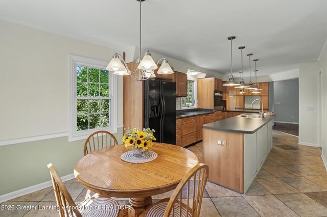 1131 Hillgate Way, Lansing, MI 48912