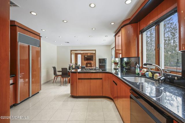 16 Wiltshire Drive, Manalapan, NJ 07726