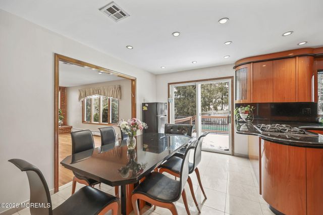 16 Wiltshire Drive, Manalapan, NJ 07726