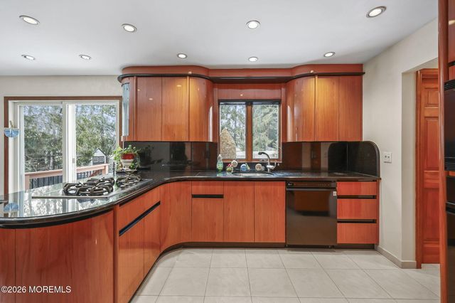 16 Wiltshire Drive, Manalapan, NJ 07726