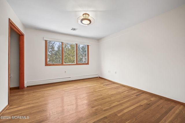 16 Wiltshire Drive, Manalapan, NJ 07726