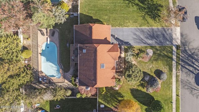 16 Wiltshire Drive, Manalapan, NJ 07726