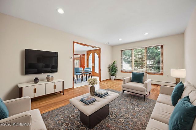 16 Wiltshire Drive, Manalapan, NJ 07726