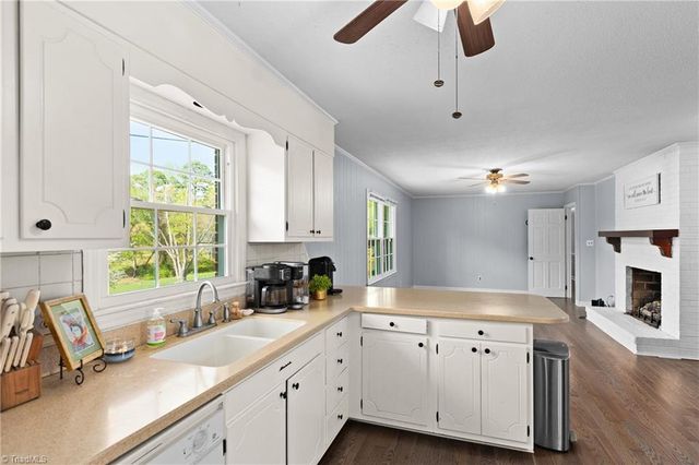 116 Asbury Drive, Kernersville, NC 27284