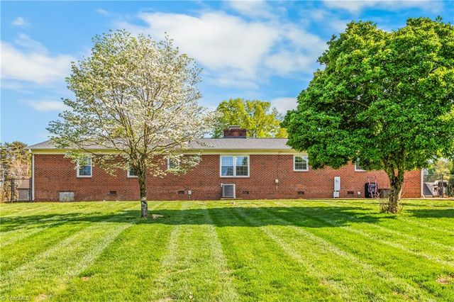 116 Asbury Drive, Kernersville, NC 27284
