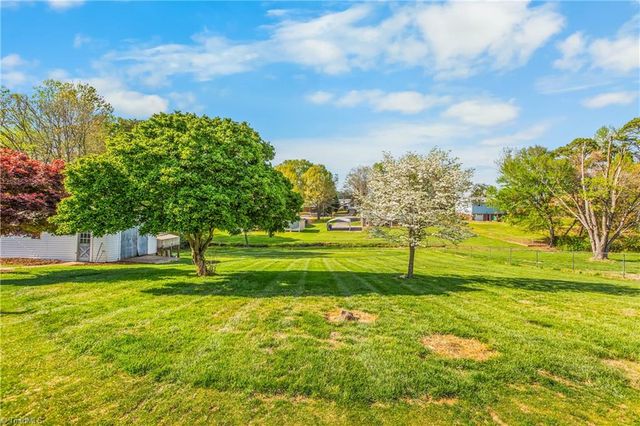 116 Asbury Drive, Kernersville, NC 27284