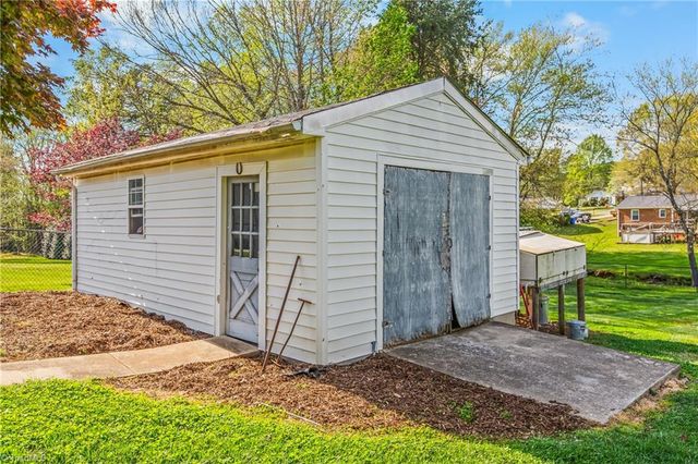 116 Asbury Drive, Kernersville, NC 27284