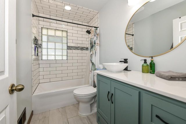 2526 Indian TRAIL, Racine, WI 53402