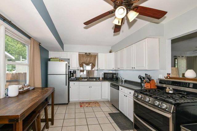 2526 Indian TRAIL, Racine, WI 53402
