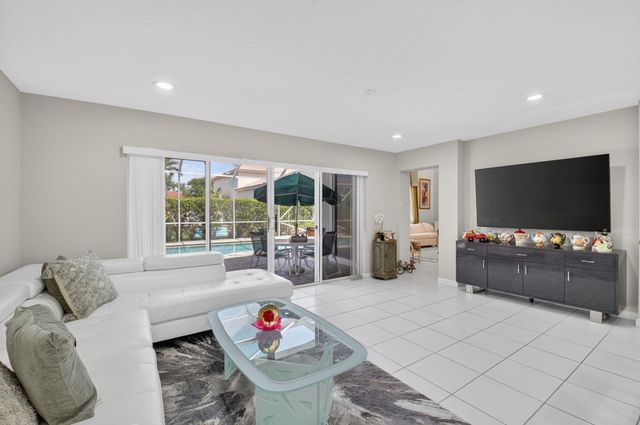 6237 Brava Way, Boca Raton, FL 33433