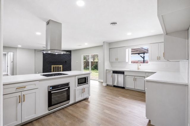 1708 Park Ridge Terrace, Arlington, TX 76012