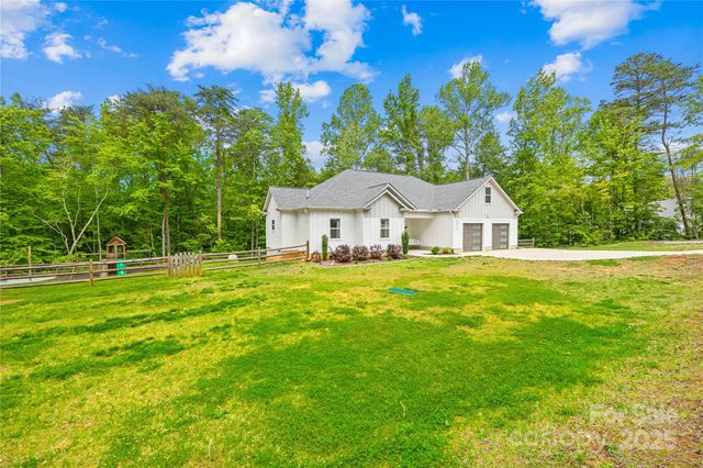 5615 American Way, Denver, NC 28037