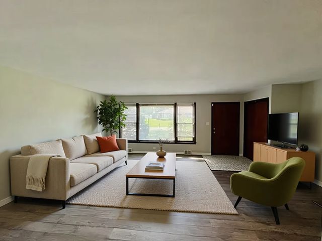 12513 S McVickers Avenue, Palos Heights, IL 60463