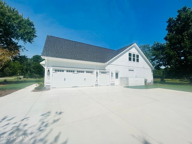 108 Sugar Maple Court, Wallace, NC 28466