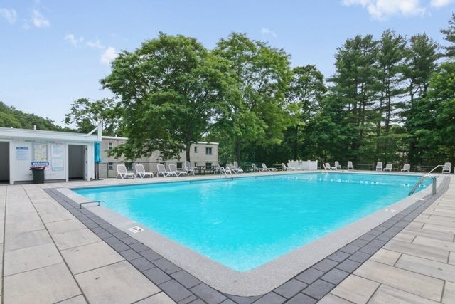 56 Jacqueline Rd 8, Waltham, MA 02452