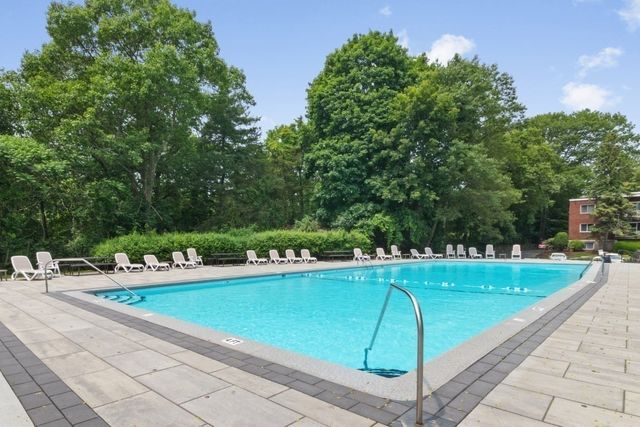 56 Jacqueline Rd 8, Waltham, MA 02452