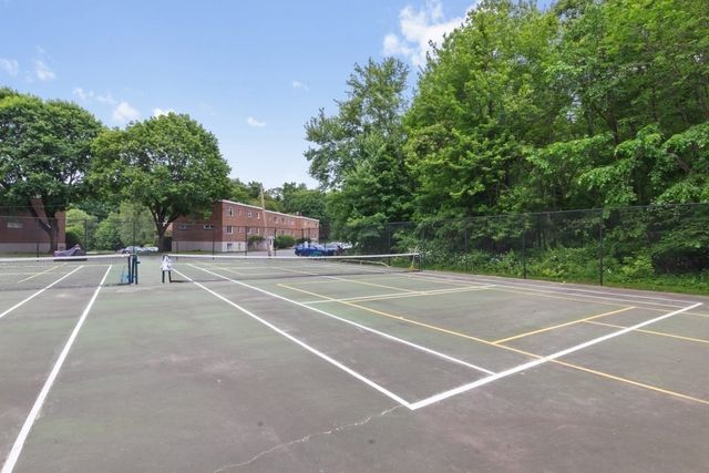 56 Jacqueline Rd 8, Waltham, MA 02452