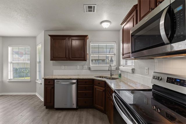 2409 17th Street, Bentonville, AR 72713