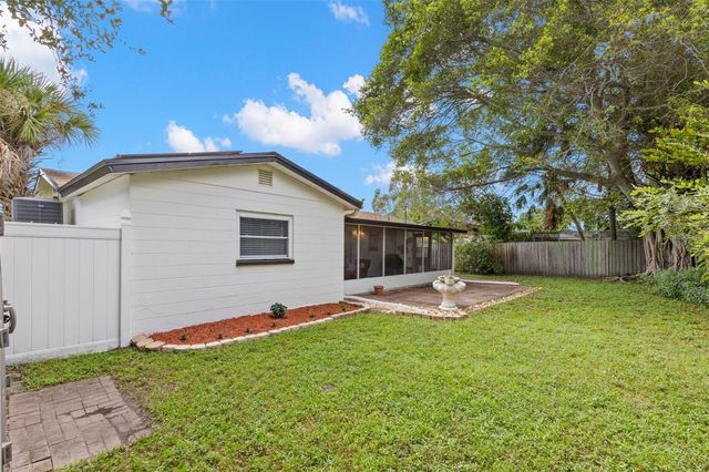 5601 BAY STREET NE, St Petersburg, FL 33703