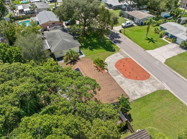 5601 BAY STREET NE, St Petersburg, FL 33703