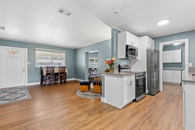 5601 BAY STREET NE, St Petersburg, FL 33703